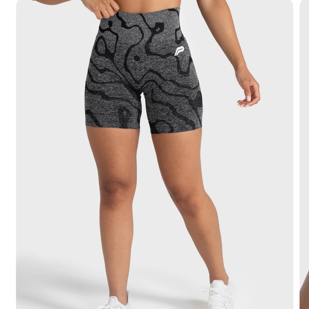Pursue Fitness Gray and Black Patterned Leggings
